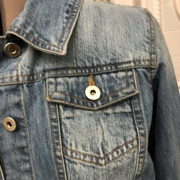 *CHETTA B. Denim Jacket. Size XL. Faded Finish. Bust 40". Pockets. B11 - Picture 3 of 8